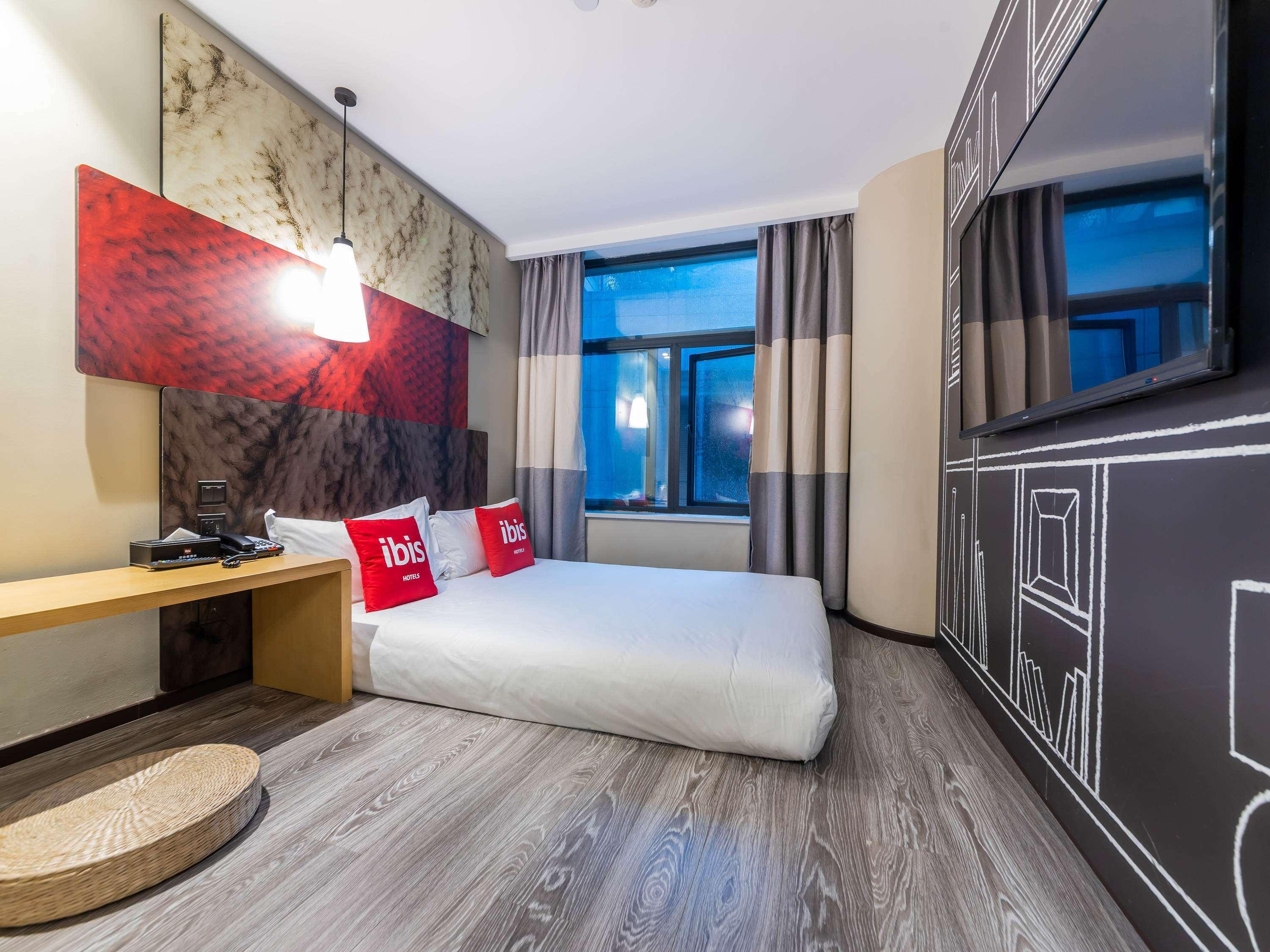 Ibis Chongqing Jiefangbei Pedestrian Street Hotel Exterior photo