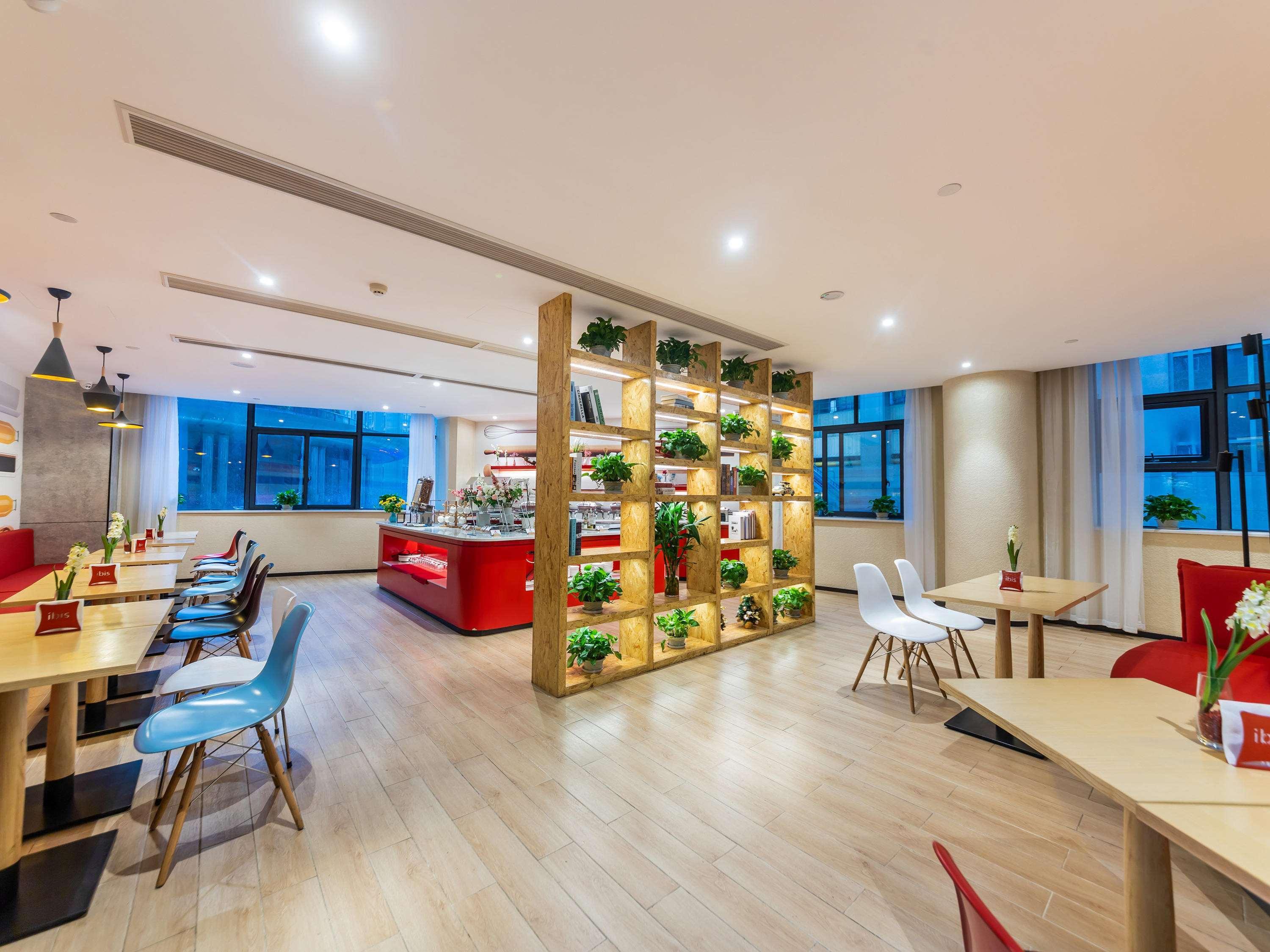 Ibis Chongqing Jiefangbei Pedestrian Street Hotel Exterior photo